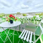 The White Lion Downtown And Balcony Apartamento *