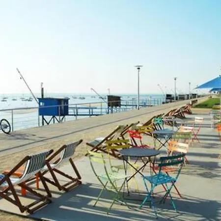 The White Lion Downtown And Balcony *